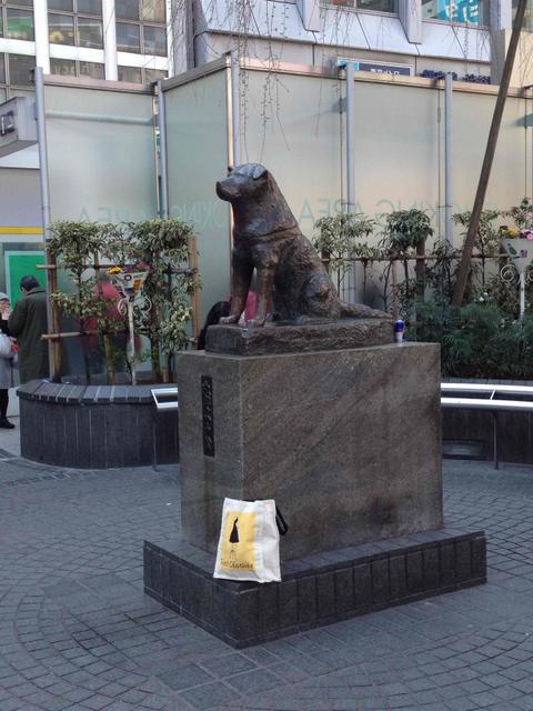 Text Classics wait with Hachiko at Shibuya Station